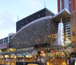 Grootste H&M van Nederland in passage The Mall in Rotterdam