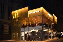 Nieuw gebouw McDonalds Coolsingel geopend