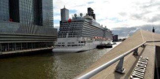 Cruiseschip Royal Princess in Rotterdam
