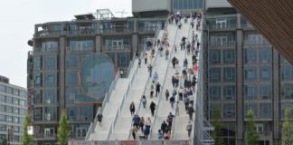 Trap Stationsplein naar dak Groothandelsgebouw